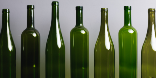 Pourquoi les bouteilles de vin ont-elles des formes différentes selon les régions ?