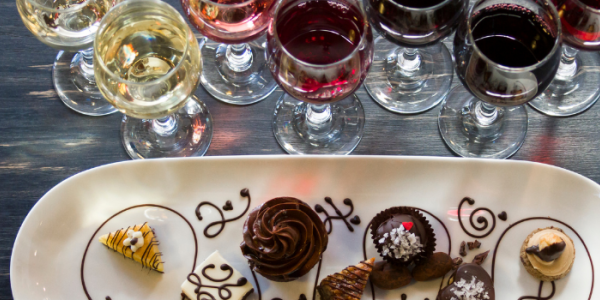 Quel vin boire avec un dessert ? Les meilleurs accords pour ne pas se tromper