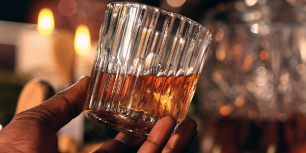 Comment déguster un whisky ?  5 étapes pour reconnaître ses arômes