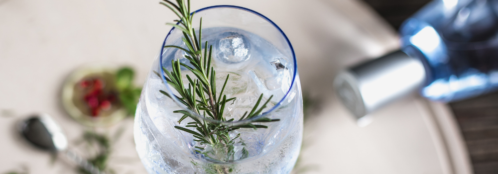 Gin : tout ce qu’il faut savoir sur ce spiritueux